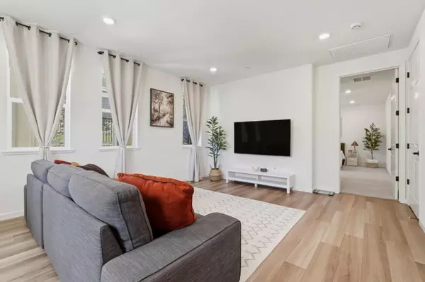 Gilroy, CA 95020,6376 Paysar LN