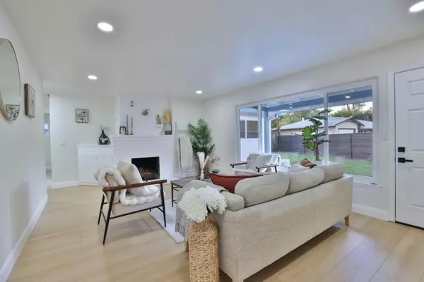 Palo Alto, CA 94303,773 E Meadow DR