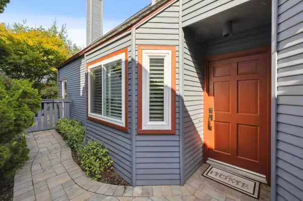 Foster City, CA 94404,619 Mystic LN