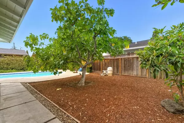 Redwood City, CA 94061,471 Santa Clara AVE