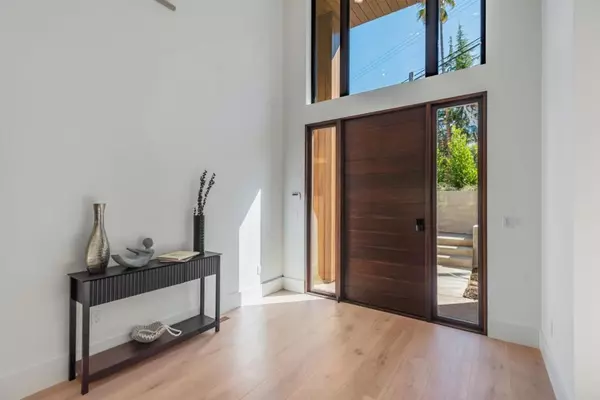 Redwood City, CA 94062,1019 Wilmington WAY