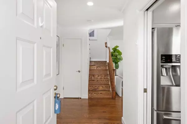 Foster City, CA 94404,241 Bonita LN