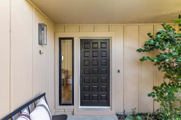 San Carlos, CA 94070,11 Lilly LN