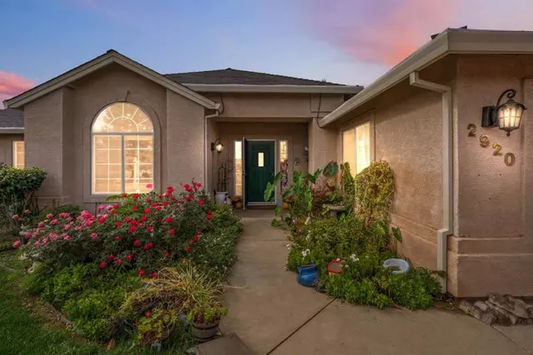 2920 Aspen Glow LN, Redding, CA 96001