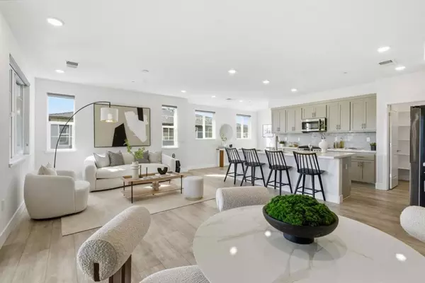 Hayward, CA 94544,490 Trace LN