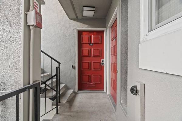 Redwood City, CA 94061,4000 Farm Hill BLVD #204