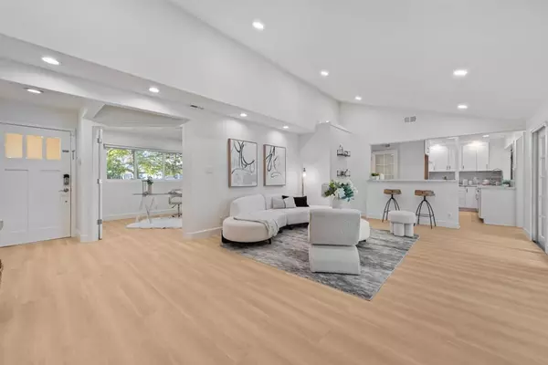 Mountain View, CA 94040,1013 Karen WAY