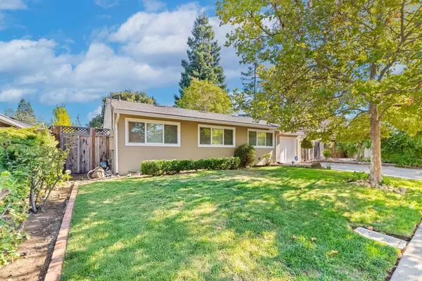 Mountain View, CA 94040,1013 Karen WAY