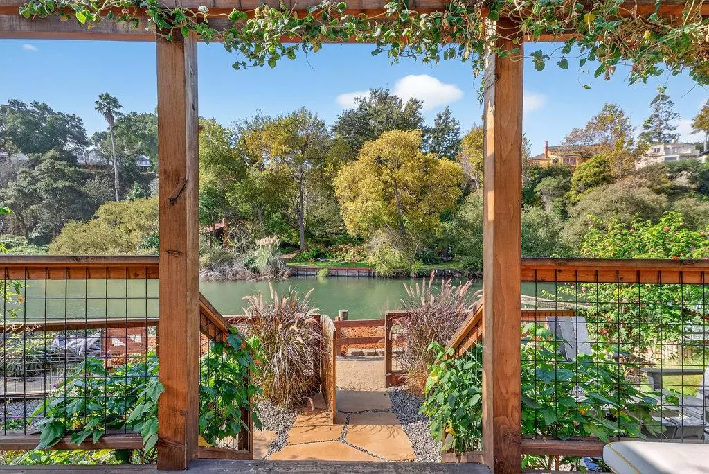 Capitola, CA 95010,425 Riverview AVE