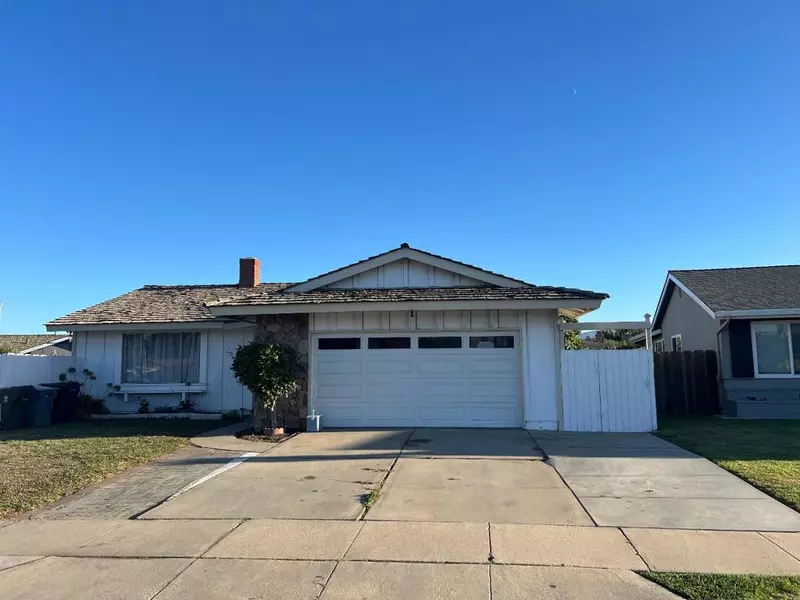 451 La Jolla WAY, Salinas, CA 93901