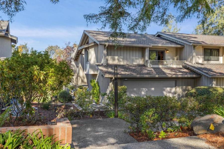 402 Sand Hill CIR, Menlo Park, CA 94025