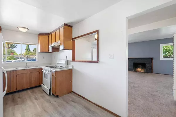 East Palo Alto, CA 94303,2210 Menalto AVE