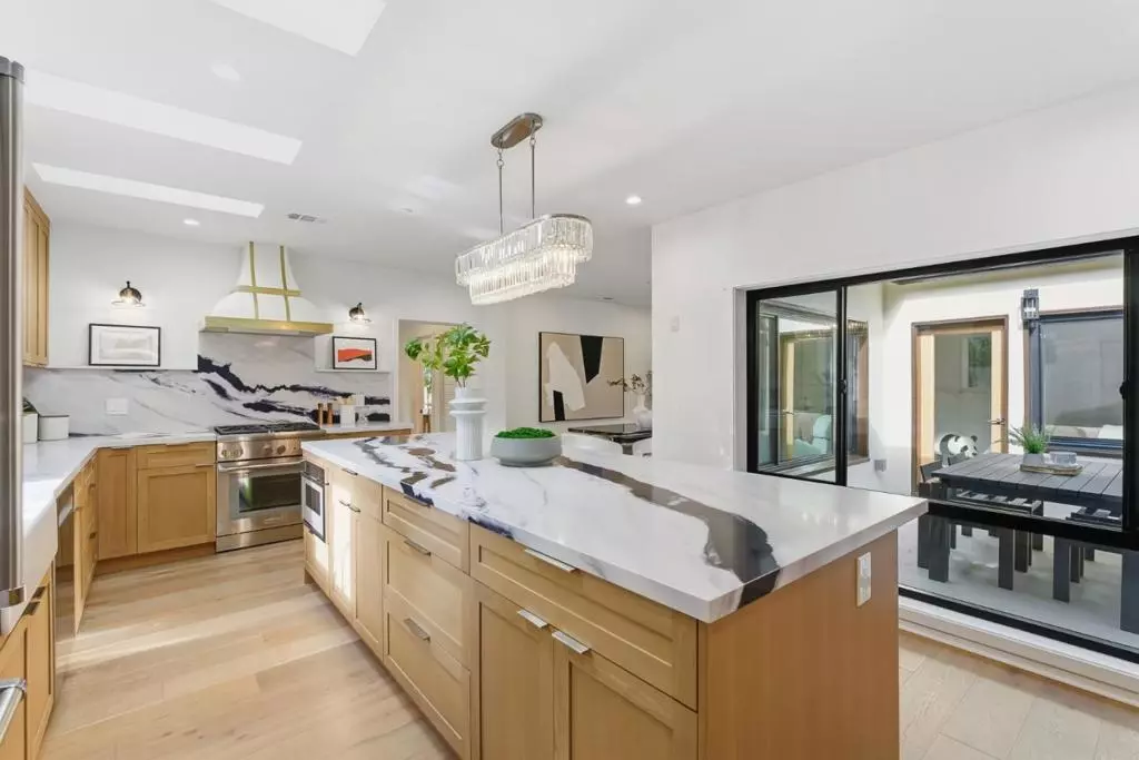 Menlo Park, CA 94025,194 Oak CT