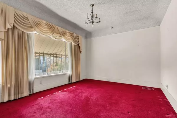 Oakland, CA 94608,852 58th ST