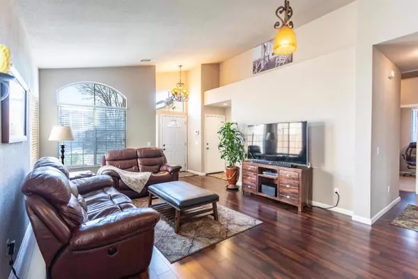 9316 Caulfield DR, Elk Grove, CA 95758