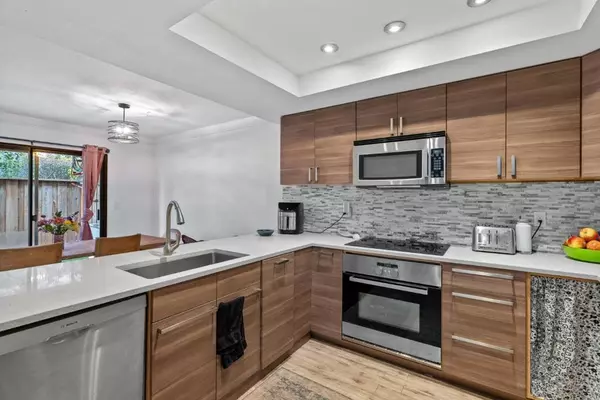 Santa Cruz, CA 95062,2906 Leotar CIR