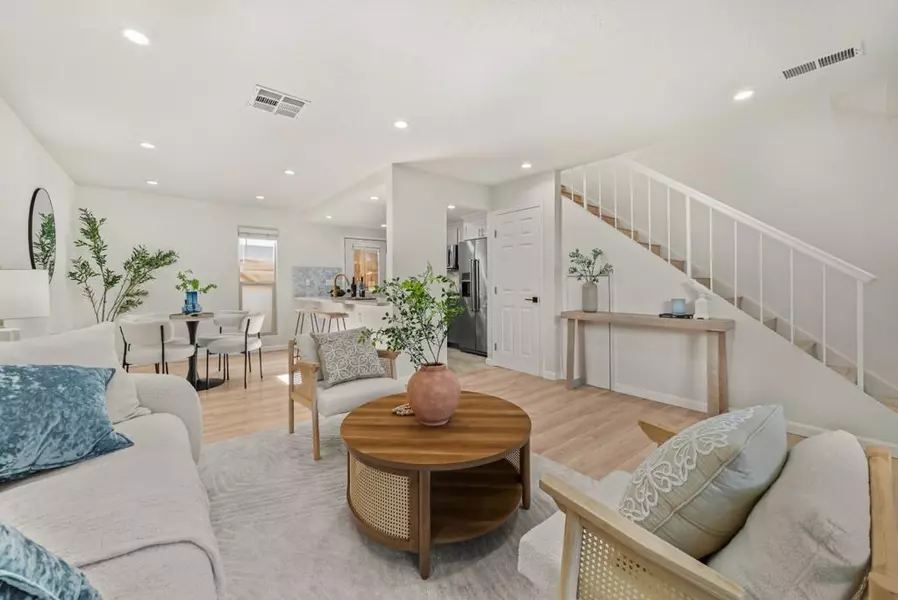 220 Red Oak DR #B, Sunnyvale, CA 94086