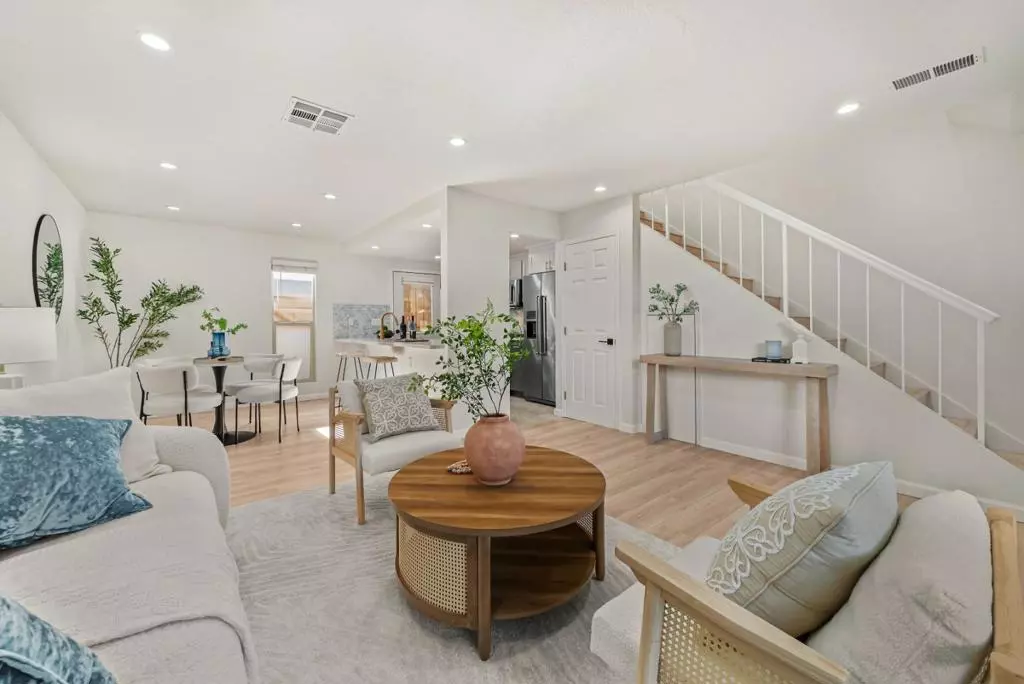 Sunnyvale, CA 94086,220 Red Oak DR #B