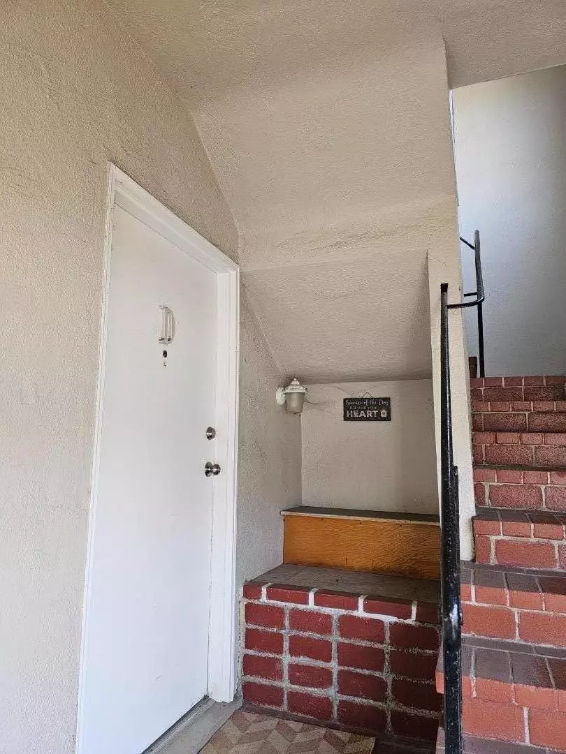 Pacifica, CA 94044,160 Clarendon RD