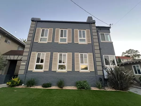 1217 Capuchino #1, Burlingame, CA 94010