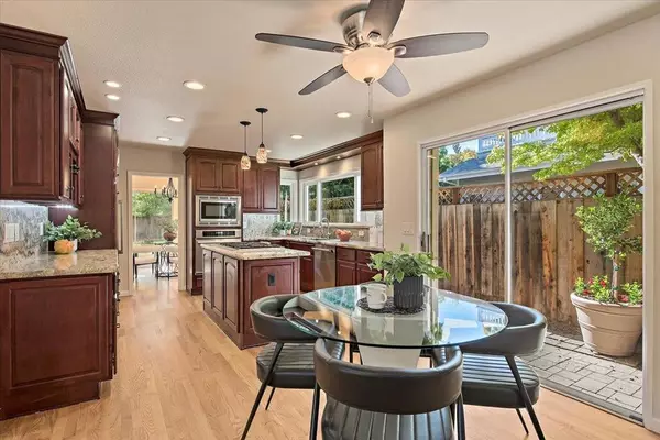 Palo Alto, CA 94306,590 Ashton AVE