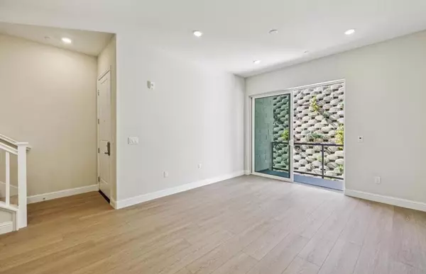 San Mateo, CA 94403,2417 Willow WAY