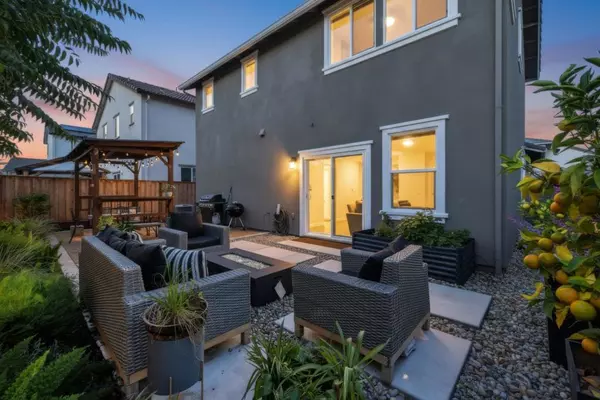 Gilroy, CA 95020,670 Wickham CT