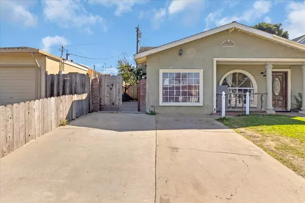 Salinas, CA 93906,1238 Granada AVE