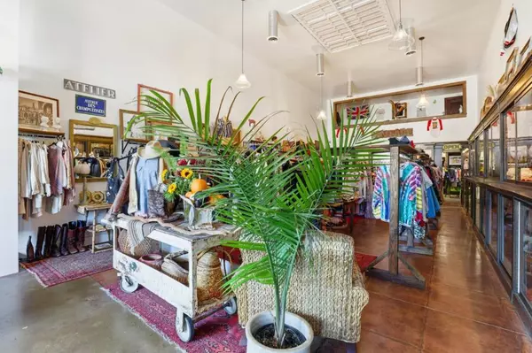 Gilroy, CA 95020,7451 Monterey ST