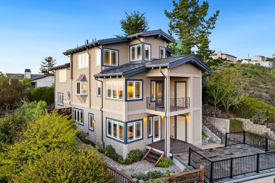 107 Dolphine AVE, El Granada, CA 94018