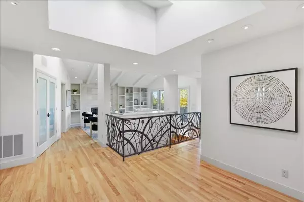 Los Altos, CA 94024,920 Oxford DR