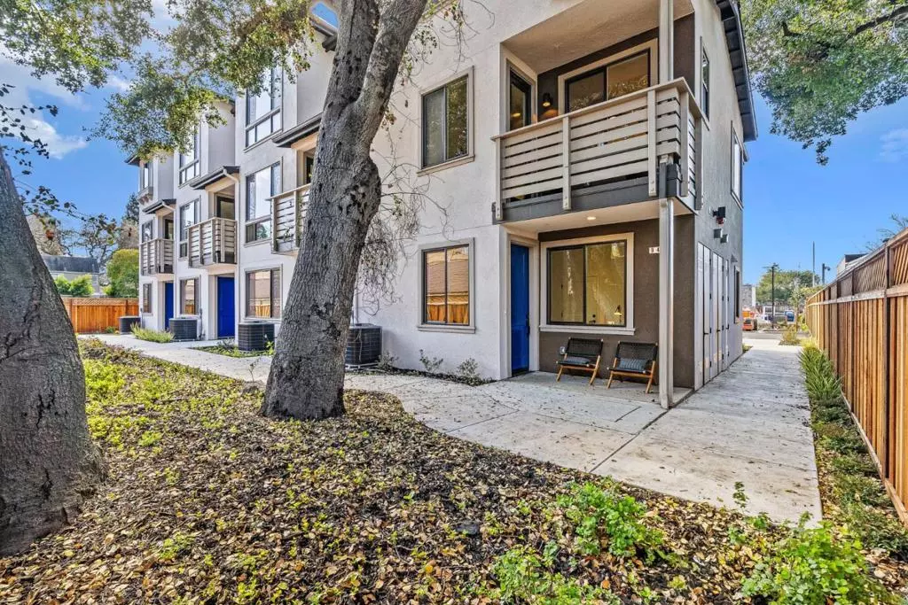 Redwood City, CA 94061,943 Woodside RD