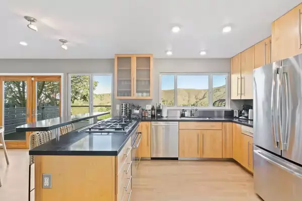 Pacifica, CA 94044,63 Kathleen CT