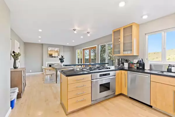 Pacifica, CA 94044,63 Kathleen CT