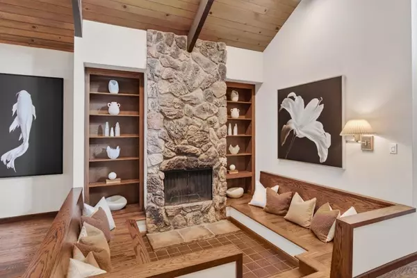 Los Altos, CA 94024,1281 Windimer DR