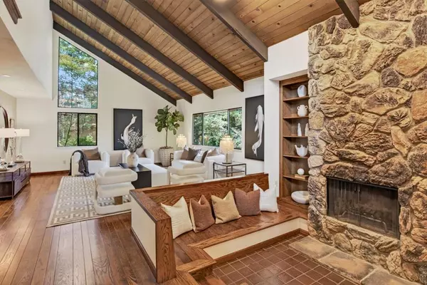 Los Altos, CA 94024,1281 Windimer DR