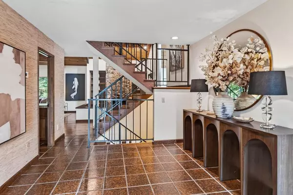 Los Altos, CA 94024,1281 Windimer DR