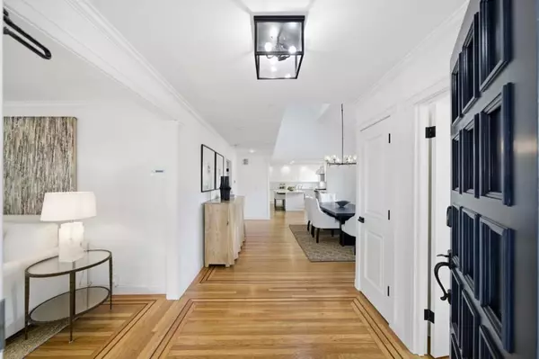 Burlingame, CA 94010,29 Bloomfield RD