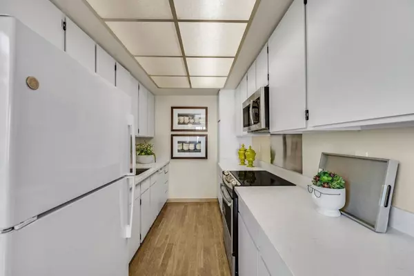 Burlingame, CA 94010,1515 Floribunda AVE #302