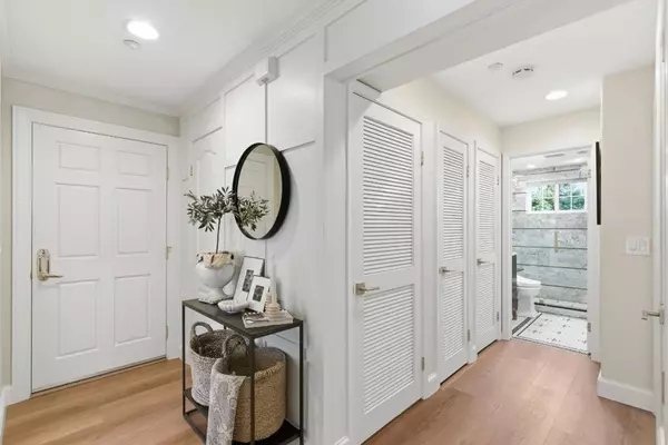 Menlo Park, CA 94025,20 Willow RD #7