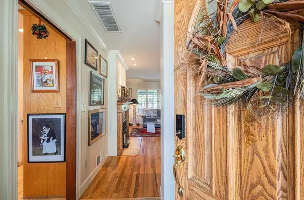 Salinas, CA 93901,517 College DR