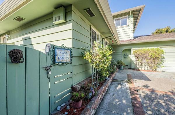 Salinas, CA 93901,517 College DR