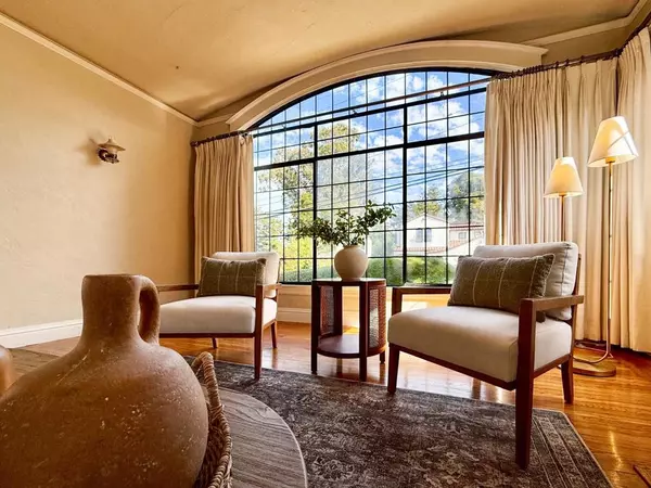 Burlingame, CA 94010,2104 Carmelita AVE