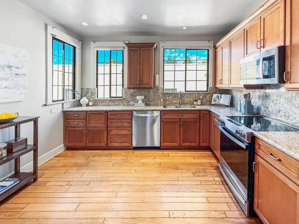 Burlingame, CA 94010,2104 Carmelita AVE