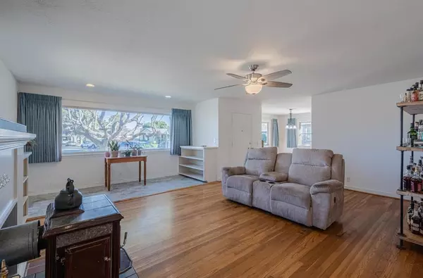 Salinas, CA 93901,194 Riker TER