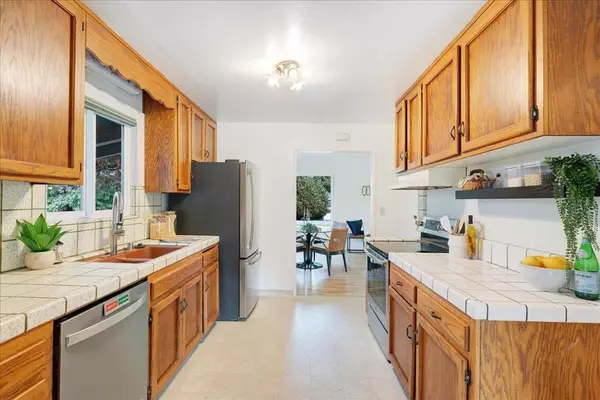 Santa Cruz, CA 95062,2908 Sandy LN