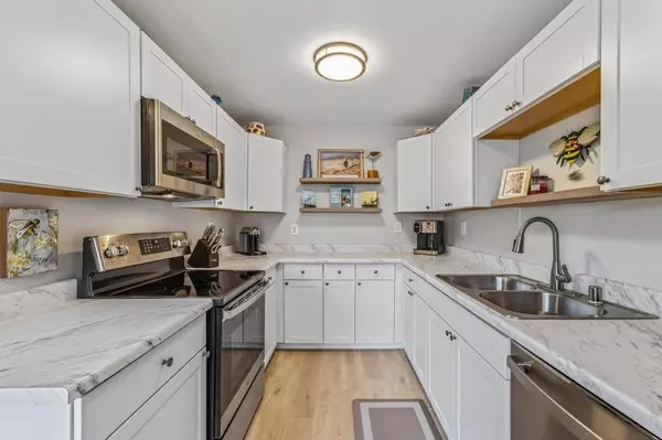 300 Glenwood CIR #159, Monterey, CA 93940