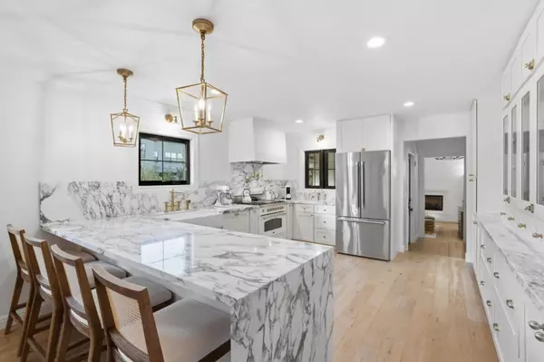 Redwood City, CA 94061,203 Santa Clara AVE