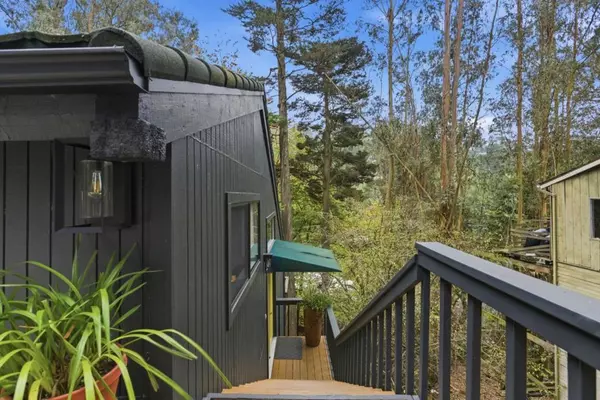 Oakland, CA 94611,2343 Arrowhead DR