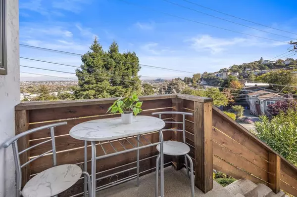 Belmont, CA 94002,1708 Mills AVE